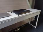 Witte hoogglans bureau ikea besta, Ophalen, Gebruikt, Bureau