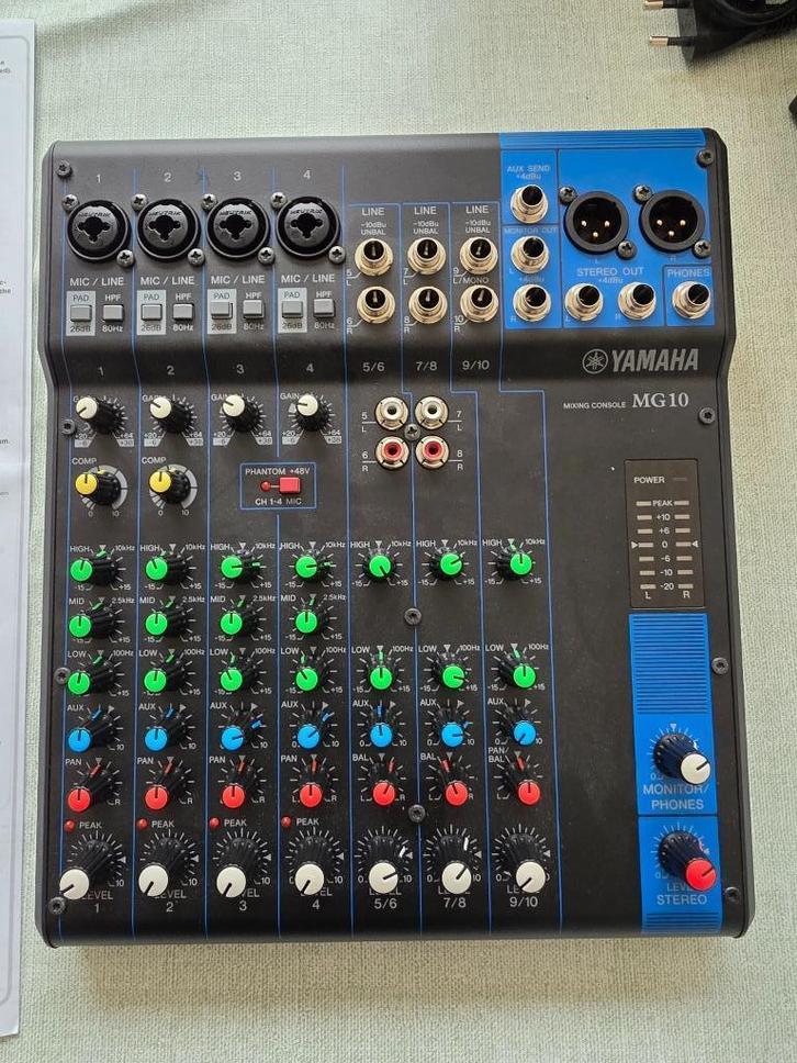 Mengpaneel 10-kanaal  YAMAHA, Muziek en Instrumenten, Mengpanelen, Zo goed als nieuw, 5 tot 10 kanalen, Microfooningang, Ophalen
