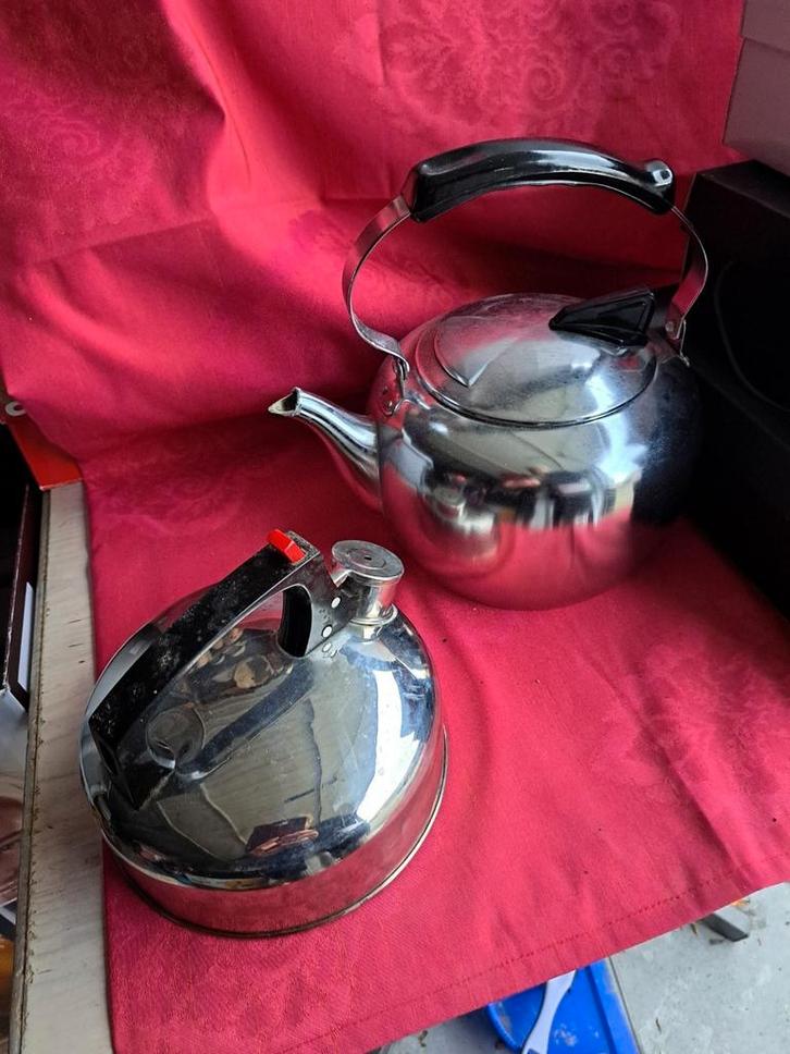 Waterketel, fluitketel,  moor, 2 stuks, Huis en Inrichting, Keuken | Potten en Pannen, Zo goed als nieuw, Overige typen, Inox