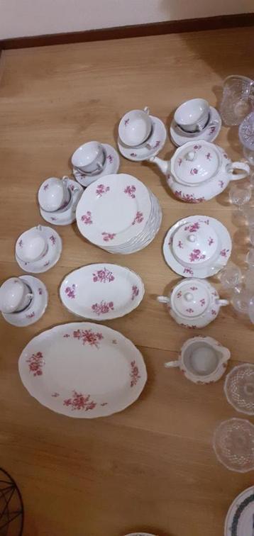 porseleinen servies beschikbaar voor biedingen