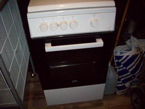 fornuis, Elektronische apparatuur, Fornuizen, Zo goed als nieuw, Tussenbouw, Gas, 4 kookzones, 85 tot 90 cm, 45 tot 60 cm, Ophalen