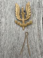 1 para oud beret embleem ( mist 1 oogje ), Verzamelen, Verzenden, Landmacht, Embleem of Badge