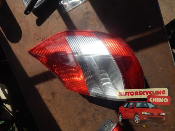Feu arrière droit d'un Renault Megane Scenic, Autos : Pièces & Accessoires, Éclairage, Renault, Utilisé, 3 mois de garantie, Enlèvement ou Envoi
