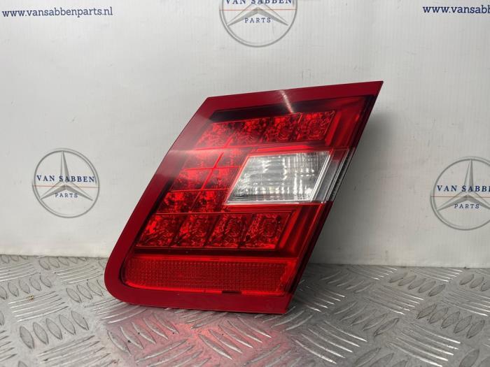 Achterlicht rechts van een Mercedes E-Klasse, Auto-onderdelen, Verlichting, Mercedes-Benz, Gebruikt, 3 maanden garantie