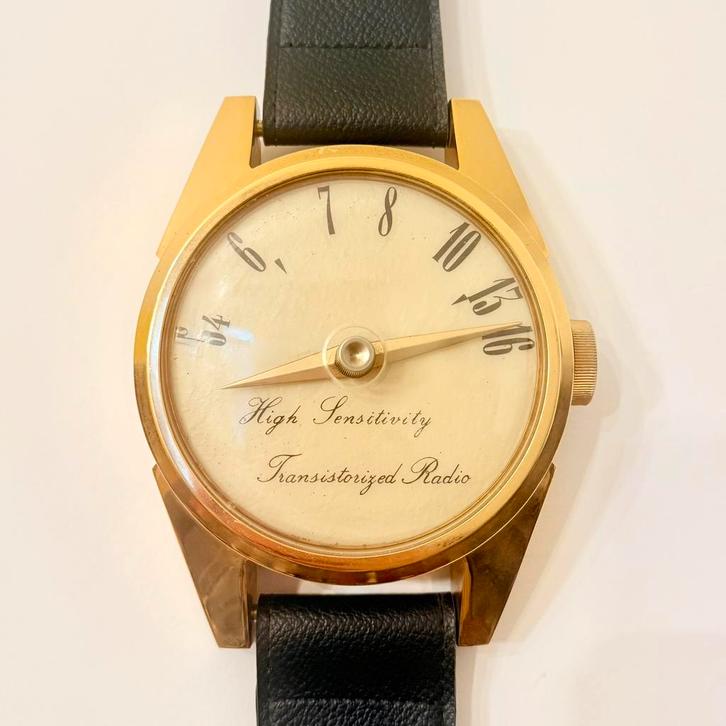 MONTRE-BRACELET VINTAGE RADIO GÉANTE À TRANSISTOR 1960, Antiquités & Art, Antiquités | TV & Hi-Fi, Envoi