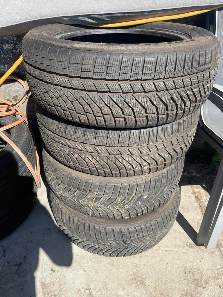 Winterbanden 225/55/17, Ophalen, Zo goed als nieuw