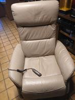 fauteuil relax électrique en cuir beige état impeccable, Ophalen, Zo goed als nieuw, Leer