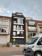 Garage intérieur spacieux avec électricité et eau à louer, Immo, Garages & Places de parking