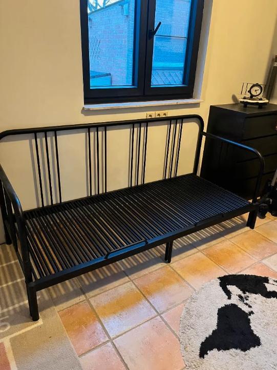 Bedbank met 2 matrassen, Maison & Meubles, Chambre à coucher | Lits, Comme neuf, Deux personnes, 80 cm, 200 cm, Métal, Noir, Enlèvement