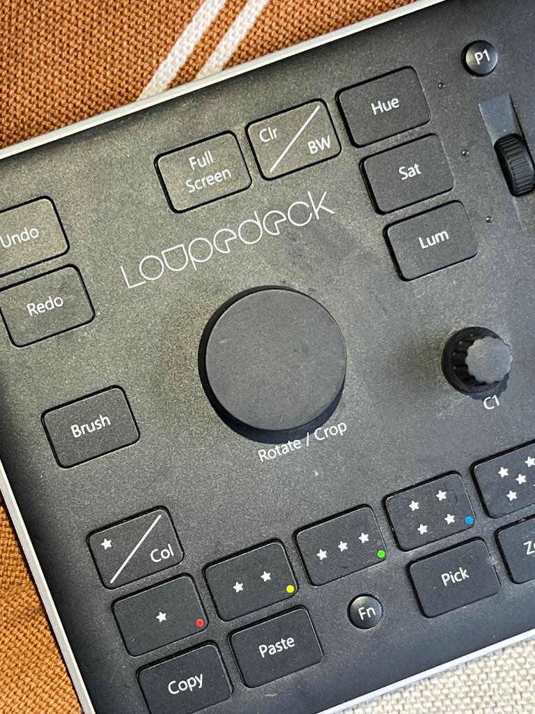 Loupedeck - Console d'édition photo &  vidéo, Informatique & Logiciels, Claviers, Comme neuf, Autres dispositions, Filaire, Touches multimédia