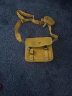 Gele prada tas, Ophalen, Zo goed als nieuw