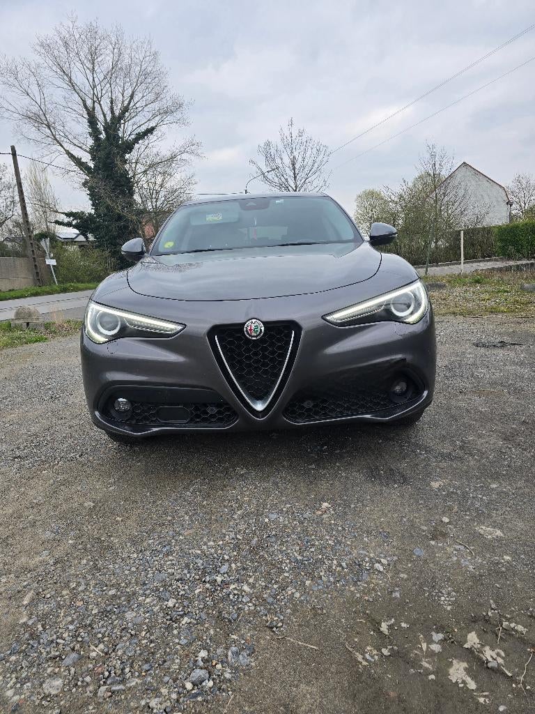 Alfa Romeo Stelvio, Autos, Argent ou Gris, Achat, Entretenue par le concessionnaire, 5 portes