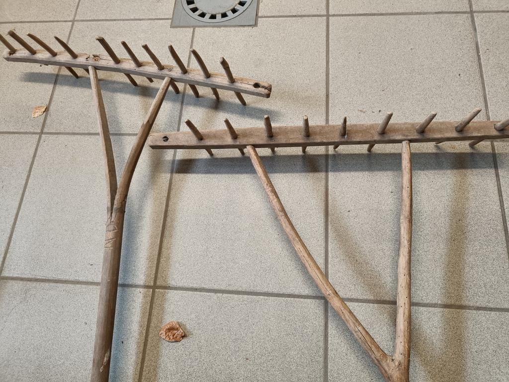 Râteaux anciens d'origine, Enlèvement