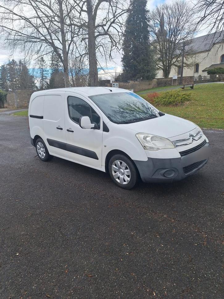 Camionnette berlingo utilitaire, Autos, Camionnettes & Utilitaires, Particulier, Citroën, Diesel, 5 portes, Boîte manuelle, Blanc
