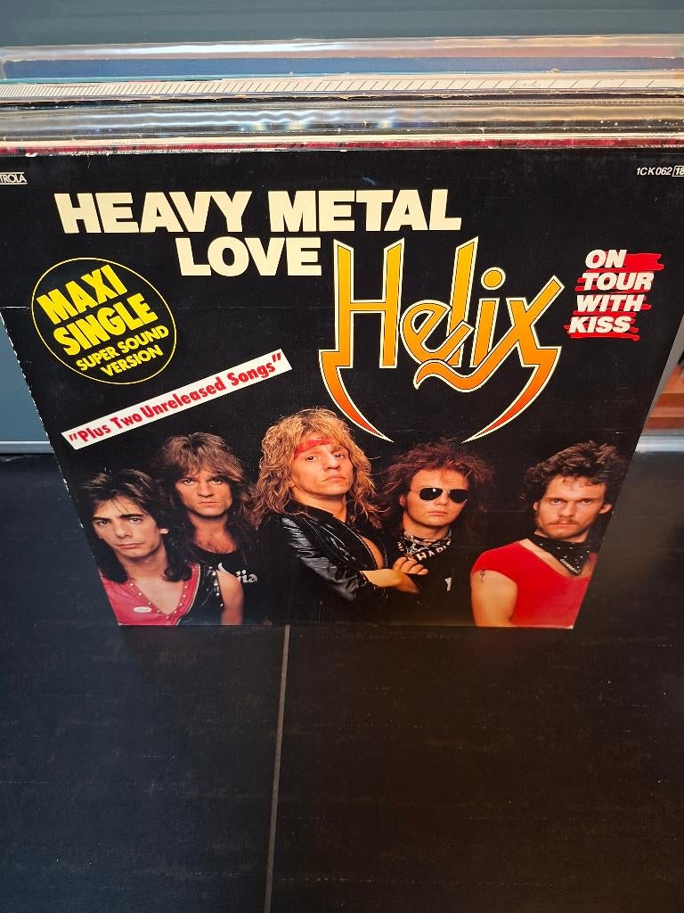 12" - helix - heavy metal love, Cd's en Dvd's, Vinyl | Hardrock en Metal, Gebruikt, 1980 - 1989, Ophalen of Verzenden, Inclusief binnenhoes