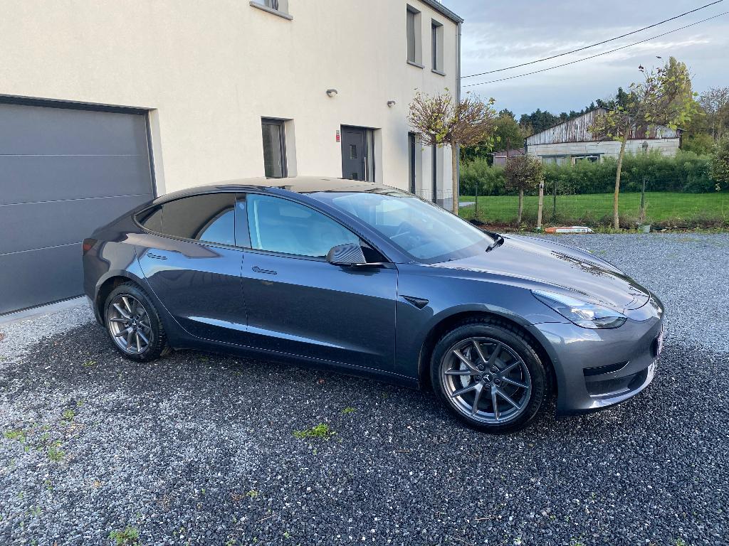 Tesla model 3, Autos, Cuir, Argent ou Gris, 4 portes, Entretenue par le concessionnaire