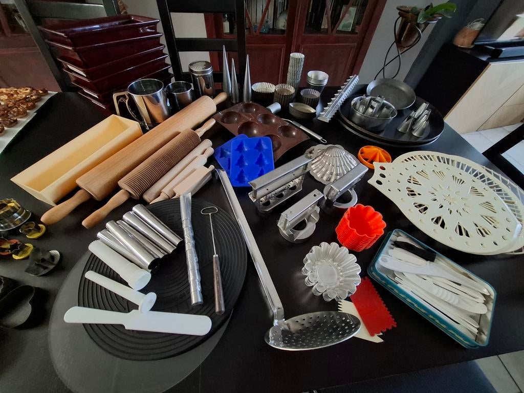 Matériels de pâtisserie divers, Enlèvement