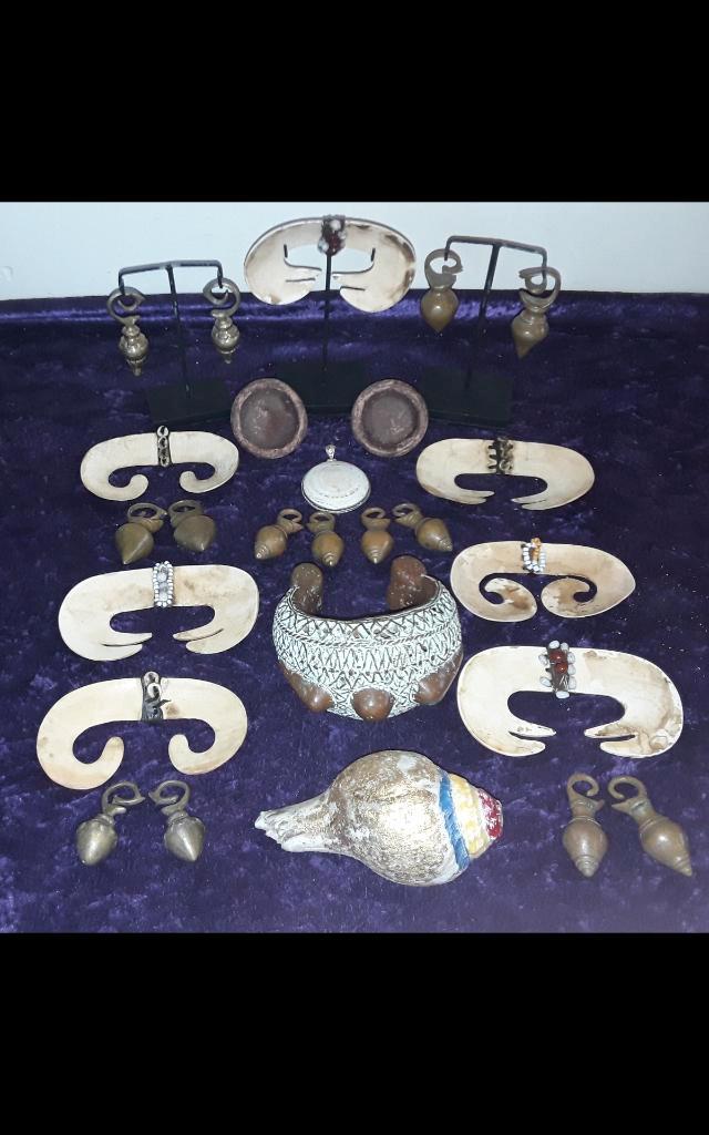 NEUSSCHELPEN/DAYAK OORBELLEN enz . . ., Antiek en Kunst, Kunst | Niet-Westerse kunst, Ophalen of Verzenden