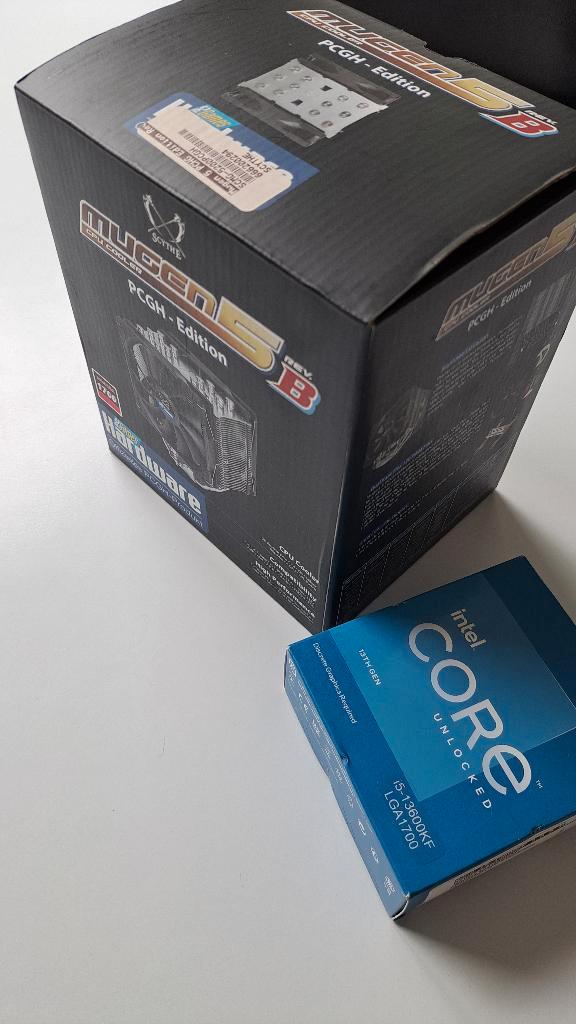 Nieuw en ongeopende Intel  i5-13600KF met SCYTHE MUGEN 5, Computers en Software, Processors, Nieuw, 16-core, 4 Ghz of meer, Ophalen of Verzenden