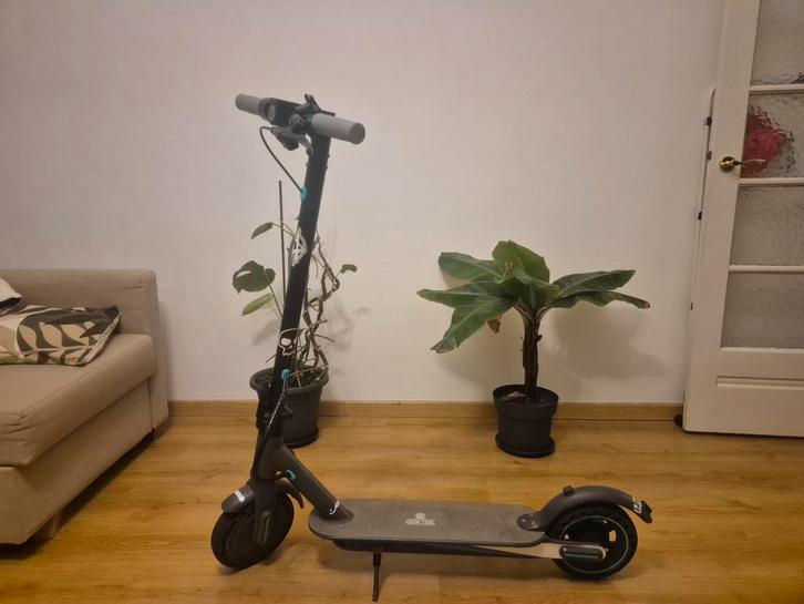 "Ook-Tek V8 elektrische step- goede staat – Rijdt goed, Fietsen en Brommers, Steps, Ophalen