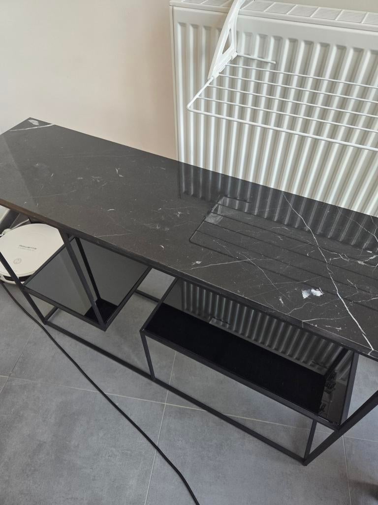 Decoratief rek met zwart metalen frame en marmerlook blad, Ophalen