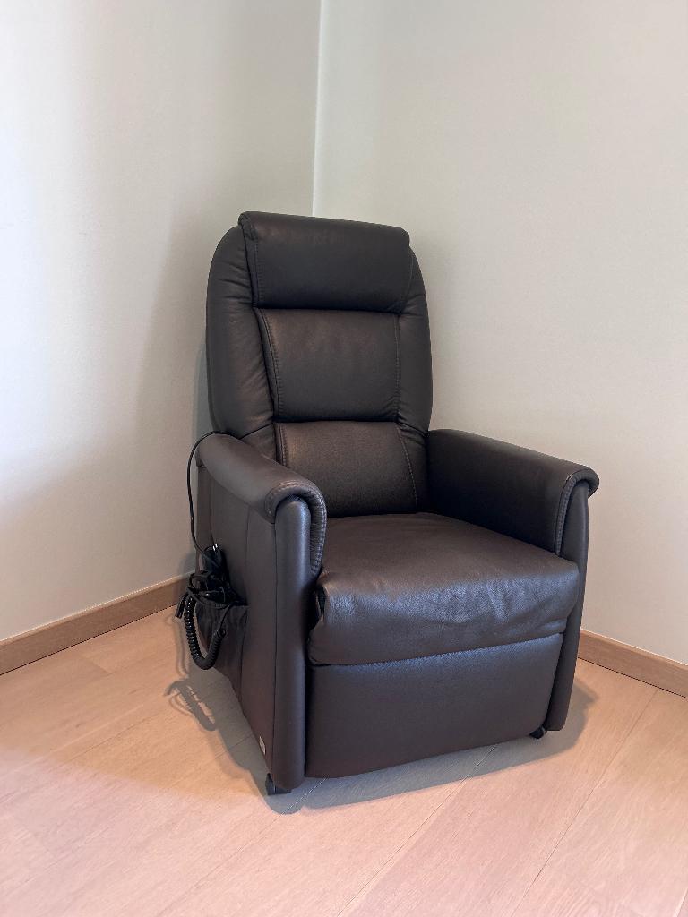 Fauteuil, Ophalen, Zo goed als nieuw, Leer