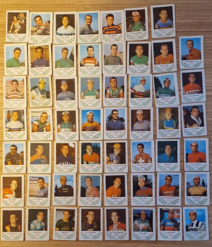 55 plaatjes van wielrenners, geboren in de jaren 20 en 30, Ophalen of Verzenden