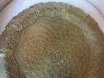 Remarquable plateau marocain en cuivre repoussé, Enlèvement ou Envoi, Cuivre