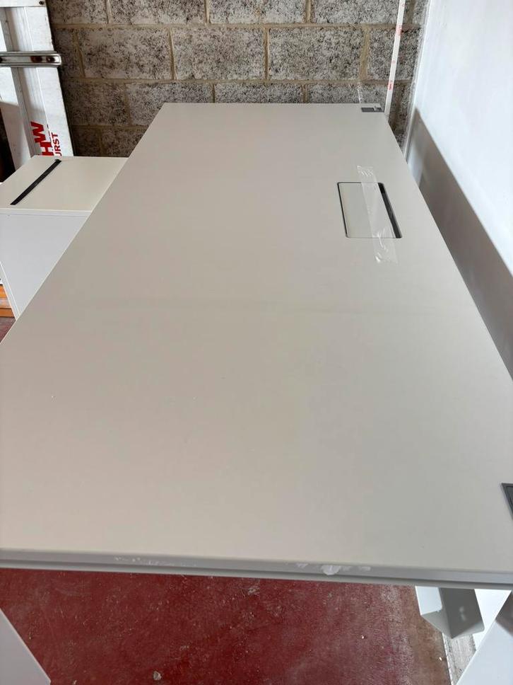 Sedus verstelbaar bureau 200 op 90 met kabelgoot en ladekast, Maison & Meubles, Bureaux, Comme neuf, Bureau-armoire combiné, Autres marques