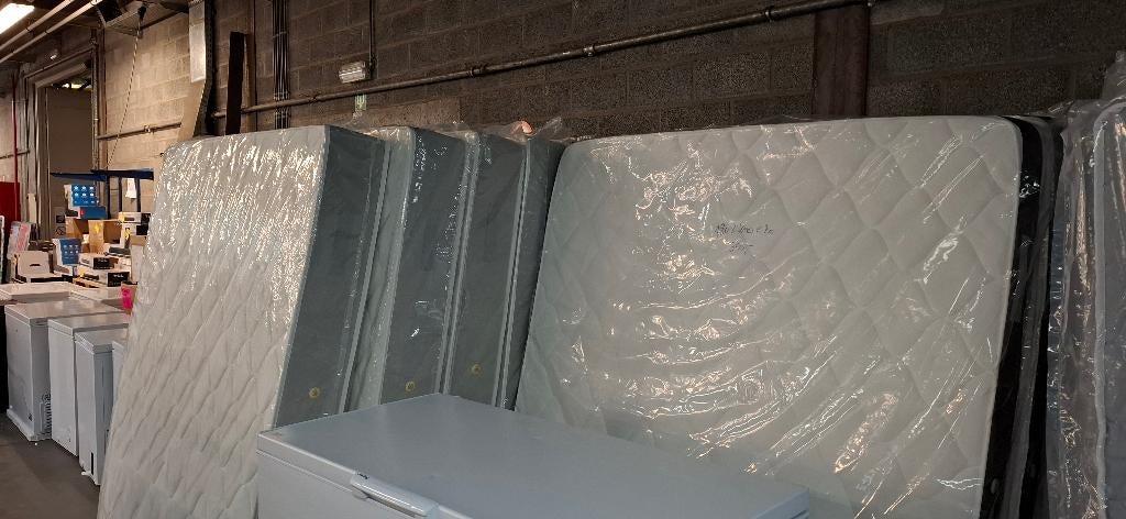 matelas. Jusqu'à -50 %, Enlèvement, Neuf, Matelas