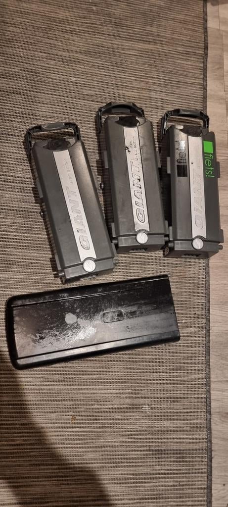 Vier batterijen fits, ik denk dat ze beschadigd