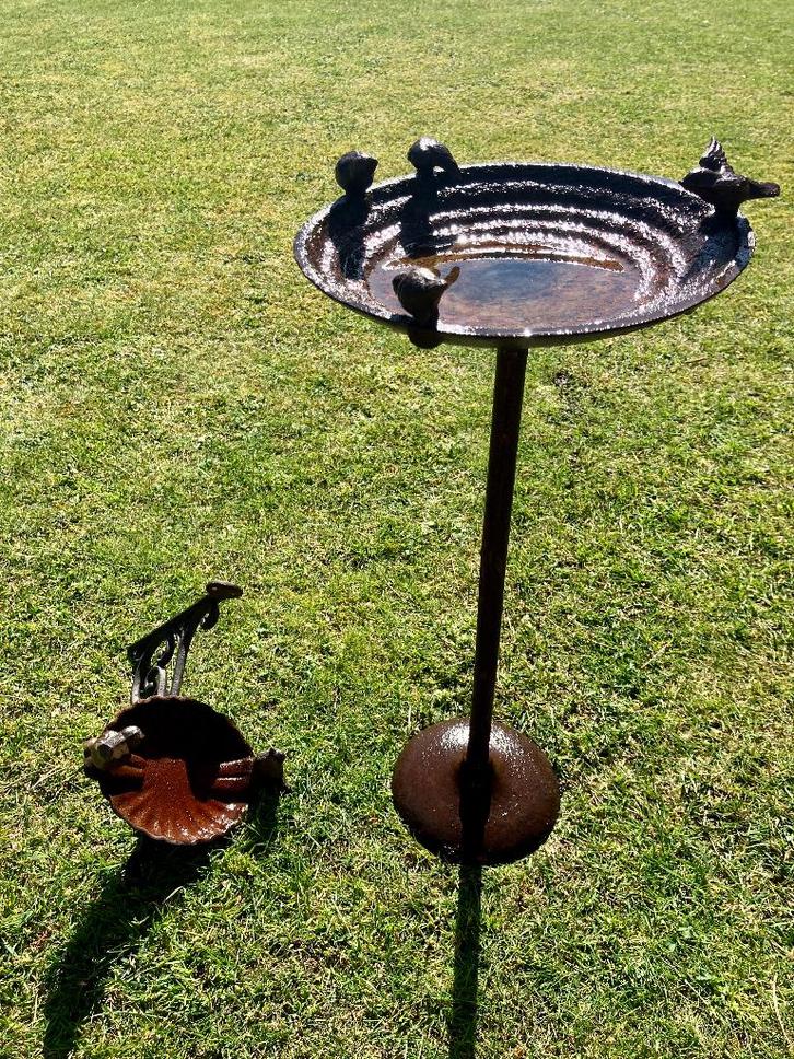 2 stuks - Gietijzeren vogelbad op voet en wand vogel bad, Jardin & Terrasse, Maisons & Bains d'oiseaux, Utilisé, Enlèvement