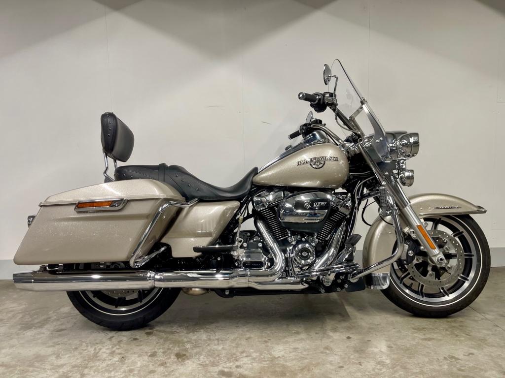 Harley-Davidson TOURING FLHR ROAD KING MET ACHTERUITVERSNELL