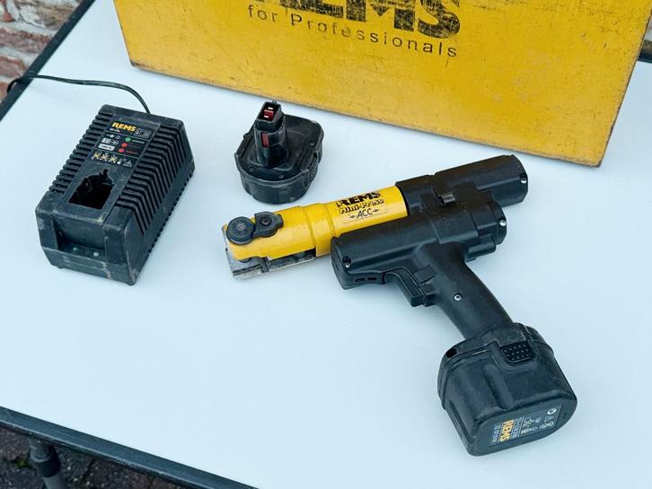 REMS Mini-Press Perstang + 2x Batterij & Oplader, Bricolage & Construction, Sanitaire, Enlèvement
