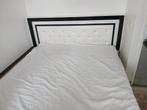 Bed met matras, Ophalen