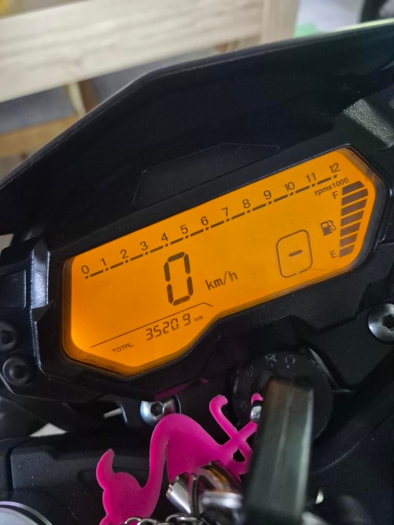 Benelli BN bn 125, Motos, Particulier