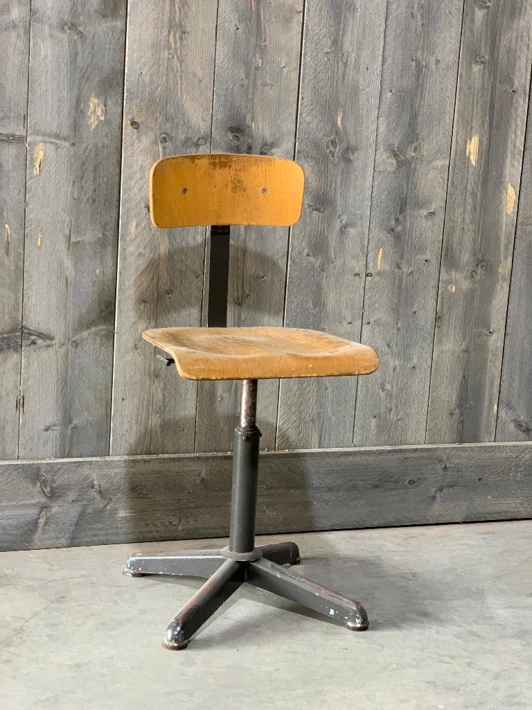 4 labo stoelen / prijs per stoel (draaibaar), Huis en Inrichting, Stoelen, Gebruikt, Vier, Hout, Metaal, Bruin, Ophalen