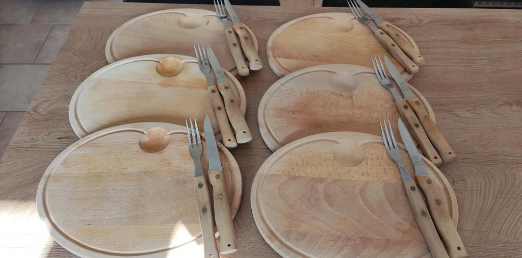 6 planches à steak en bois avec couverts assortis, Enlèvement, Bois