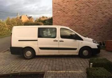 Camionnette Peugeot expert 2HD 6 places .