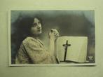 60105 - DE BIDDENDE JONKVROUW - VERST. 1910 ! - ZIE 2 FOTO'S, Verzenden