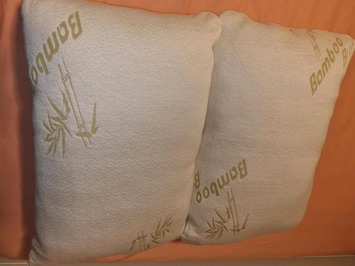 2 kussens van traagschuim in zeer goede staat gemaakt van ba, Huis en Inrichting, Slaapkamer | Matrassen en Bedbodems, Gebruikt