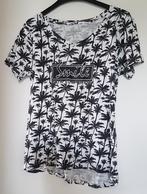 wit tshirt met zwarte palmbomen, Kleding | Dames, T-shirts, ANDERE, Gedragen, Maat 42/44 (L), Ophalen of Verzenden