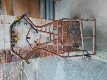 Honda crossmotor met kartframe aan te passen.
 beschikbaar voor biedingen