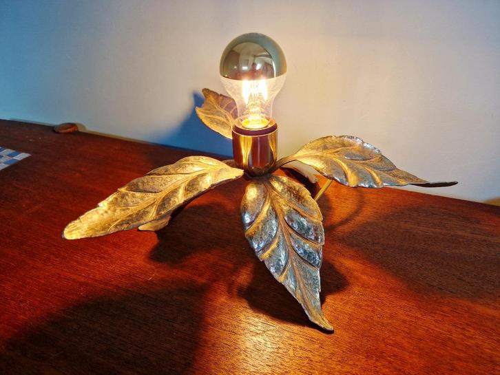Messing tafellamp met bloemen, Willy Daro, 1970, Antiek en Kunst, Antiek | Verlichting, Ophalen of Verzenden