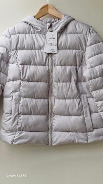 Zeer warm winterjack met capuchon, mt 42 beschikbaar voor biedingen