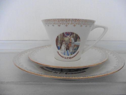 Tasse, sous-tasse, assiette à dessert, vintage, décor 1ère c, Antiquités & Art, Antiquités | Objets religieux, Enlèvement