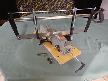 Precisie verstekzaag beschikbaar voor biedingen