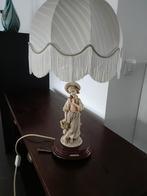 Lamp met porseleinen beeldje, Ophalen