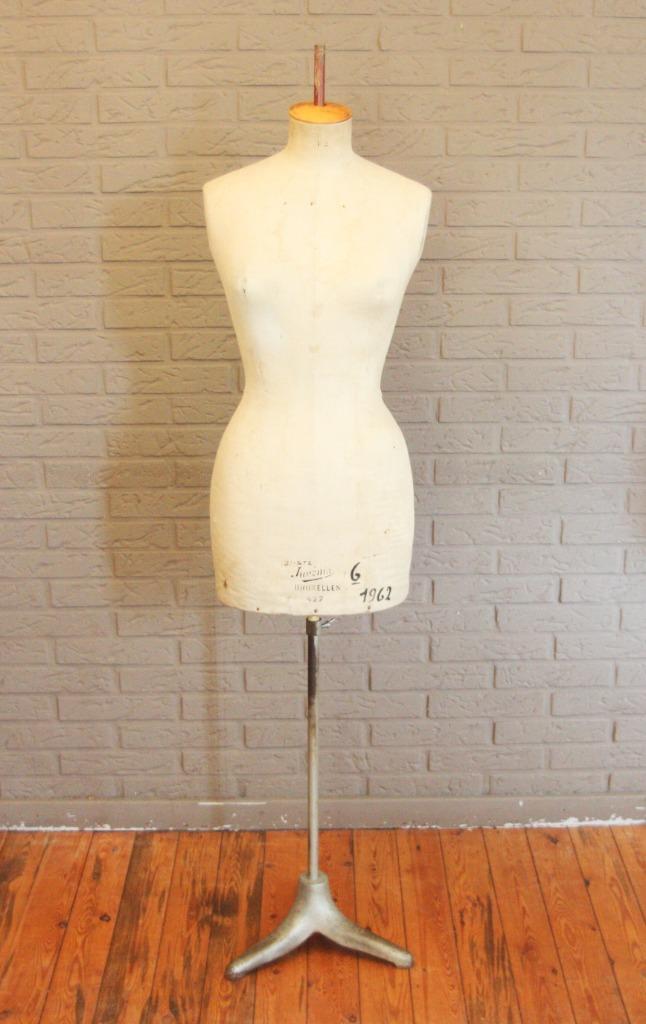 Juvenia Buste - Paspop / 427 / Bruxelles / Begin Jaren 60, Antiek en Kunst, Curiosa en Brocante, Ophalen