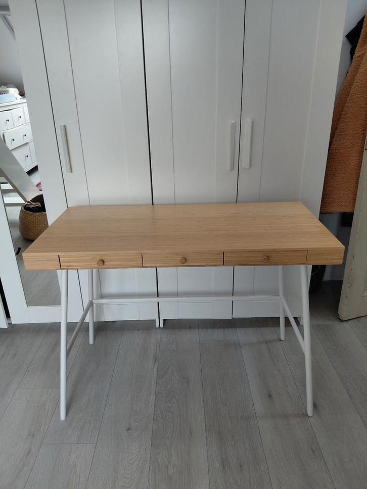 Elegant bureautje in bamboe, Huis en Inrichting, Bureaus, Zo goed als nieuw, Bureau, Ophalen